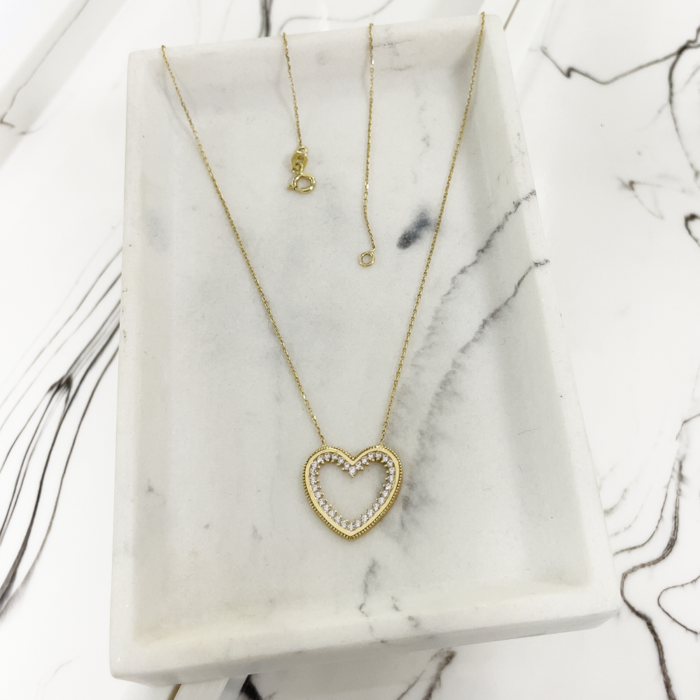 Herzanhänger mit Halskette in Gold