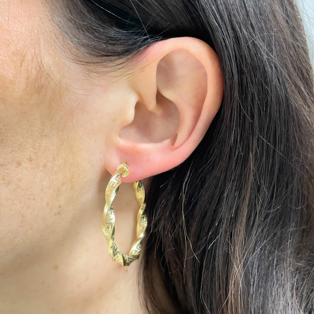Traumbild Detalansicht der Versage Hochglanz Ohrringe