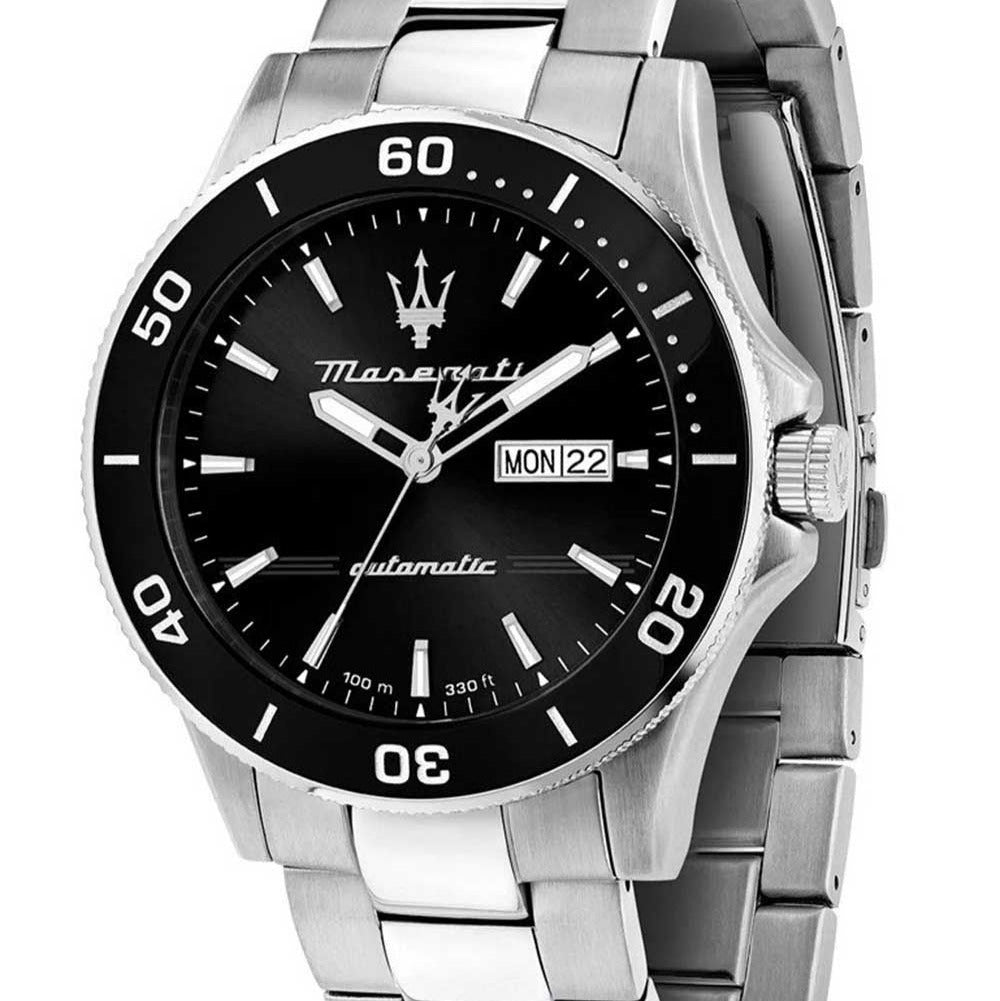 maseratie uhr R8823100002 in edelstahl mit schwarzem ziffernblatt front sicht von erik juwelier