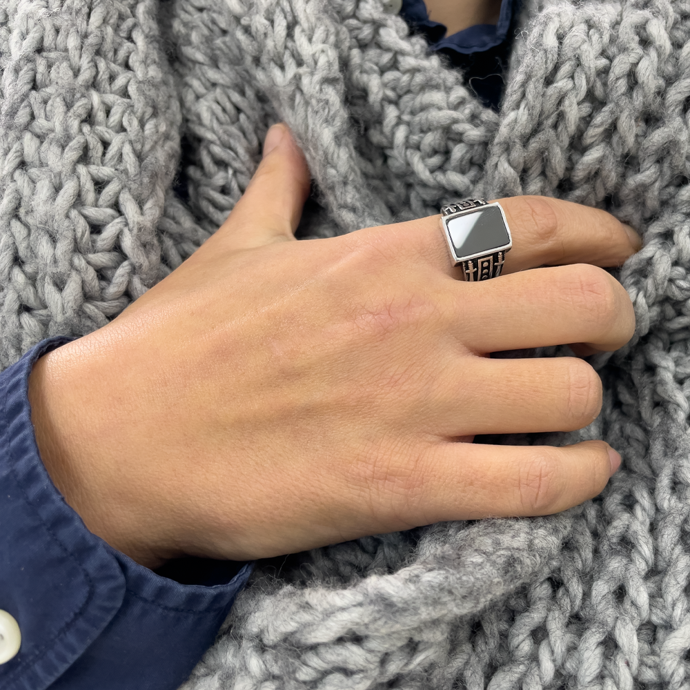 Herrenring im Schwarz und Silber: Stilvoll Maskulin