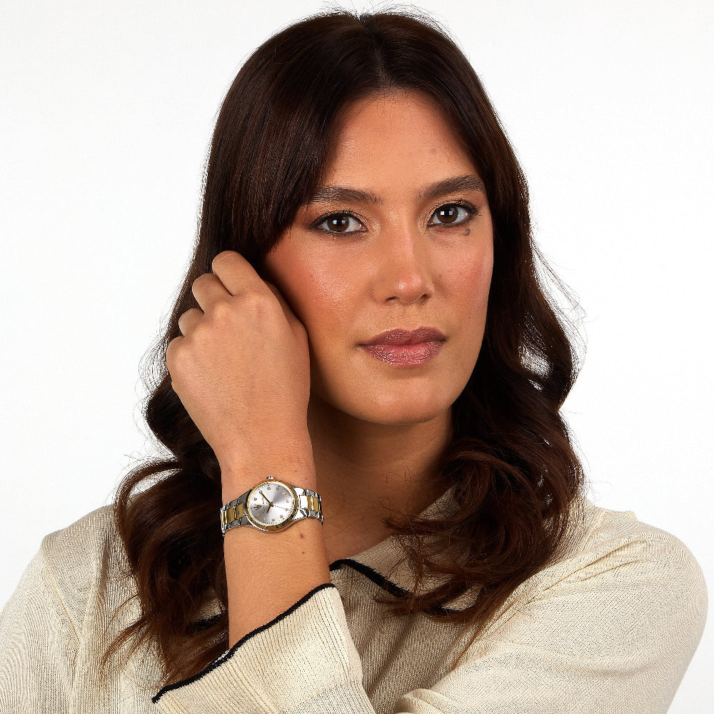 R8853151505 Maserati Attrazinone Tragebild mit Model Uhr am handgelenk