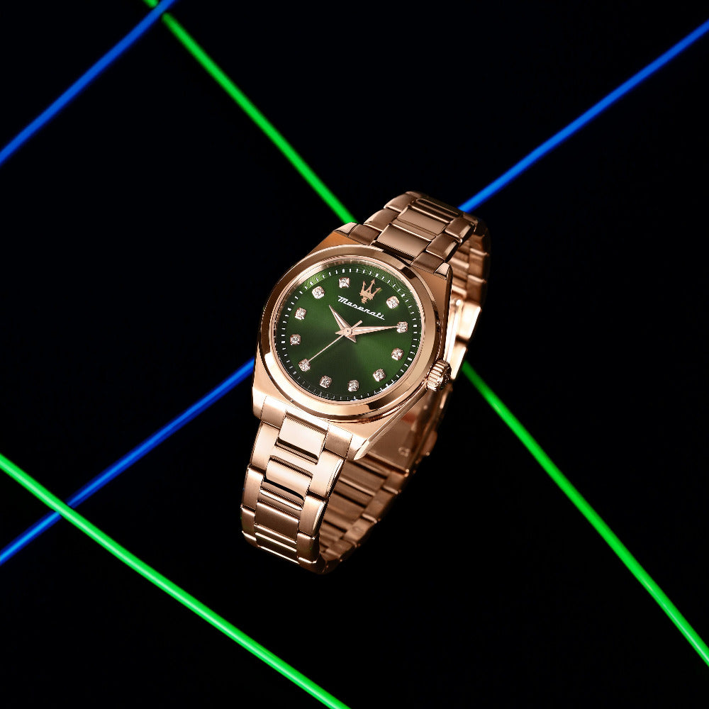 Elegante Damenuhr R8853152501 in Roségold mit Kristallen mit schwarzem hintergrund