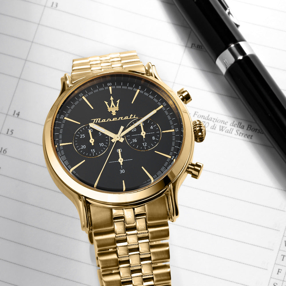Maserati Epoca Vollgold Herrenuhr Imagebild mit einem Kugelschreiber