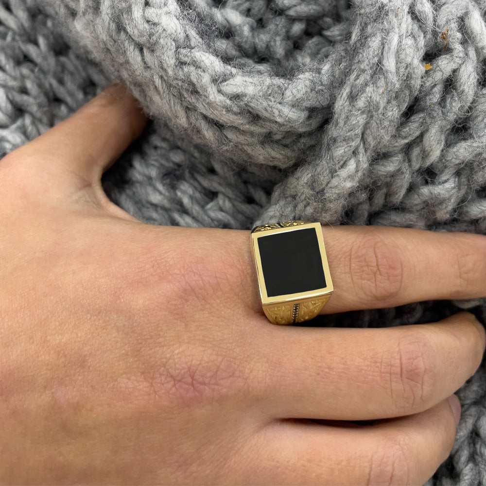 Herrenring mit Onyx in 14 Karat 585 Gold
