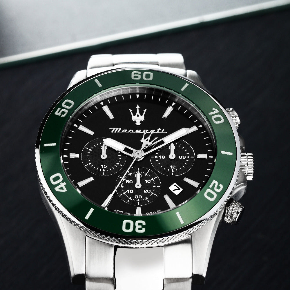 Maseratie Competizione r8873600008 Liegendes sicht nahaufnahme des chronografen sowie datumanzeige der edelstahluhr