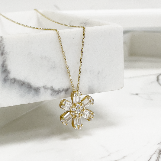 Blumennanhänger mit Halskette in 5858/14 Karat Gold