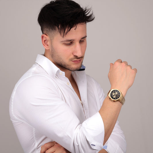 Tragebild am hhandgelenk von  einem Model der Maserati R8873642001stile